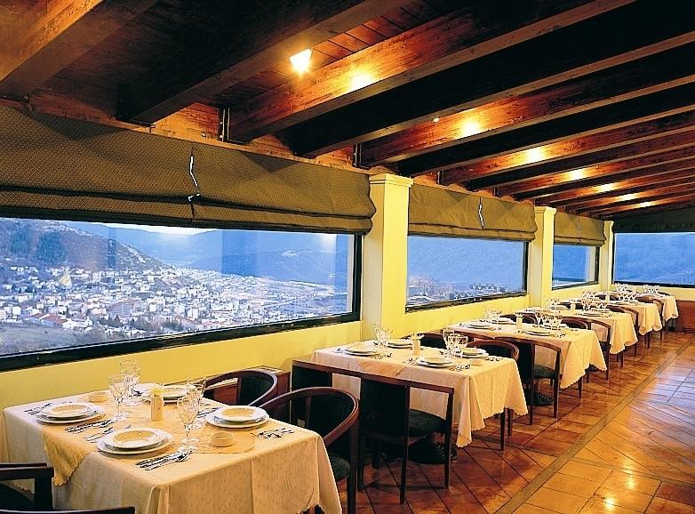 Avaris Hotel Karpenisi Bagian luar foto