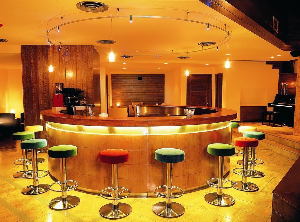 Avaris Hotel Karpenisi Bagian luar foto