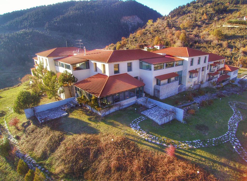 Avaris Hotel Karpenisi Bagian luar foto